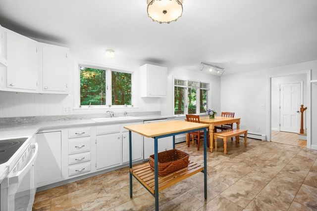24 Faunce Mountain Rd, Sandwich, MA 02563