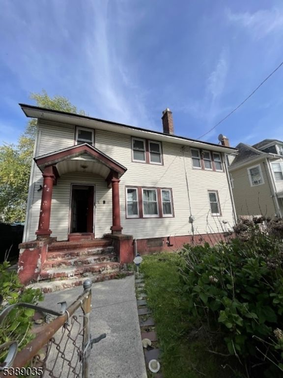 42 Leslie St, Newark City, NJ 07108