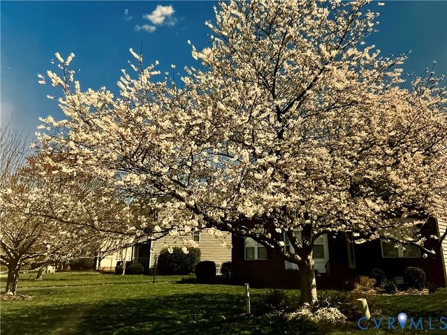 8766 Roberta Rd, Hanover, VA 23116