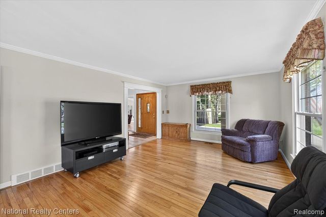 35037 Ellen Court, Livonia, MI 48154