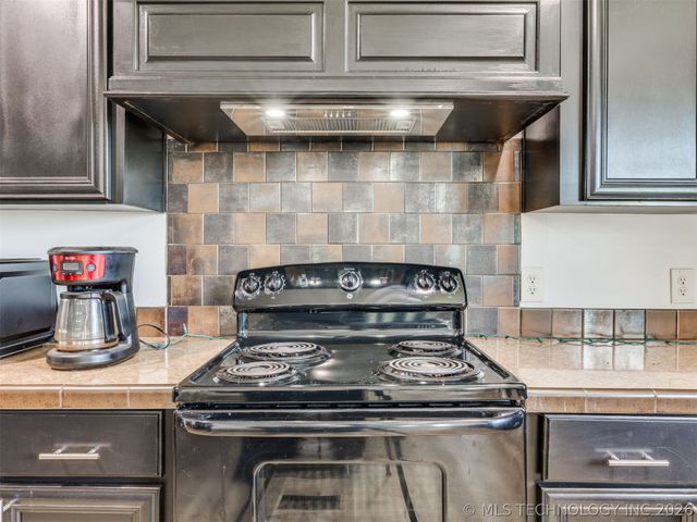 48 Ridgeview Drive, Sand Springs, OK 74063
