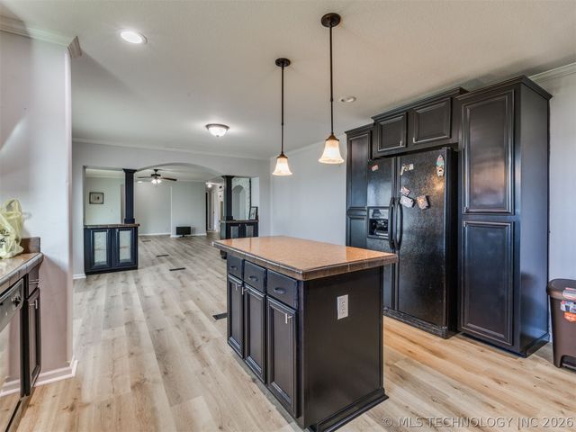 48 Ridgeview Drive, Sand Springs, OK 74063