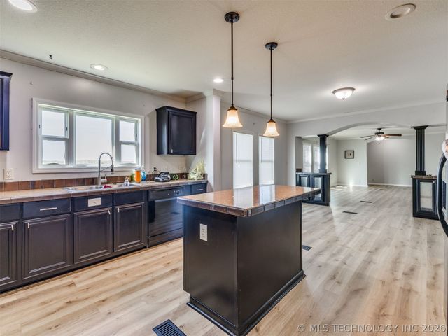 48 Ridgeview Drive, Sand Springs, OK 74063