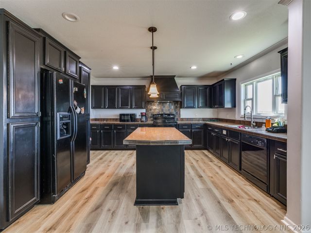 48 Ridgeview Drive, Sand Springs, OK 74063