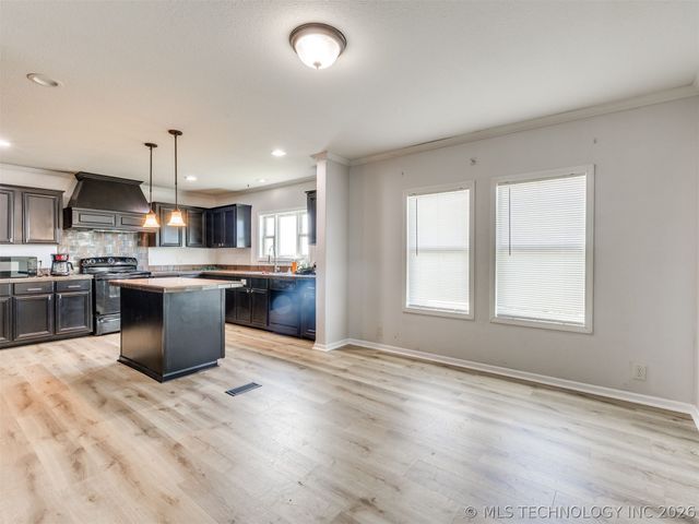 48 Ridgeview Drive, Sand Springs, OK 74063