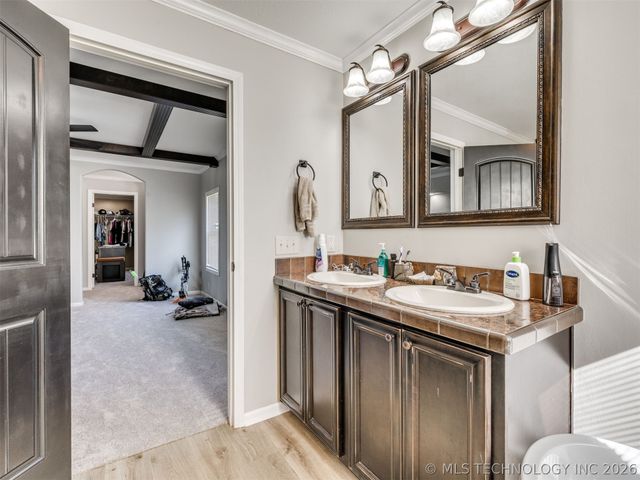 48 Ridgeview Drive, Sand Springs, OK 74063