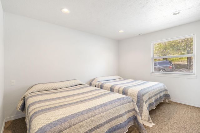 423 Eagle Drive, Reeds Spring, MO 65737