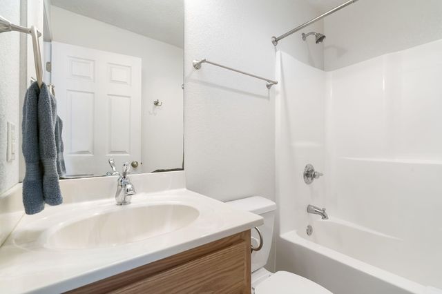 423 Eagle Drive, Reeds Spring, MO 65737