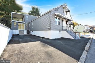 36 W BACON ST, Pottsville, PA 17901