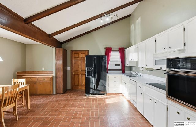 7211 Park Crest Drive, La Vista, NE 68128