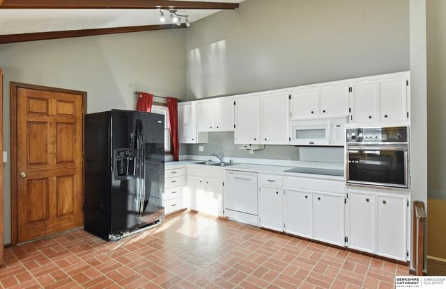 7211 Park Crest Drive, La Vista, NE 68128