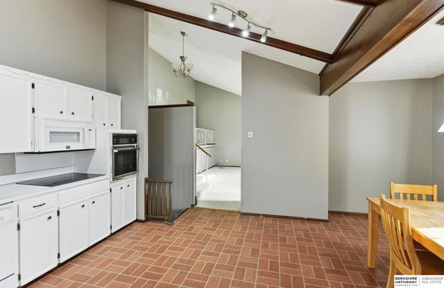 7211 Park Crest Drive, La Vista, NE 68128