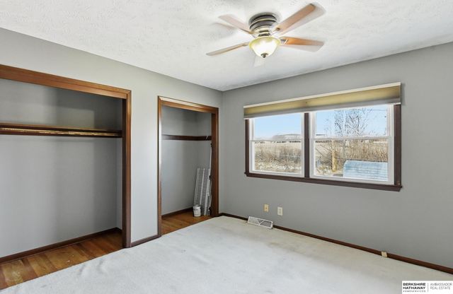 7211 Park Crest Drive, La Vista, NE 68128