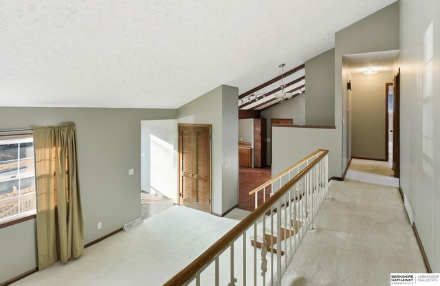 7211 Park Crest Drive, La Vista, NE 68128