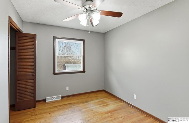 7211 Park Crest Drive, La Vista, NE 68128