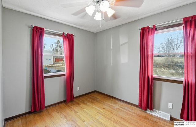 7211 Park Crest Drive, La Vista, NE 68128