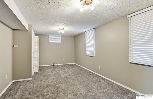 7211 Park Crest Drive, La Vista, NE 68128