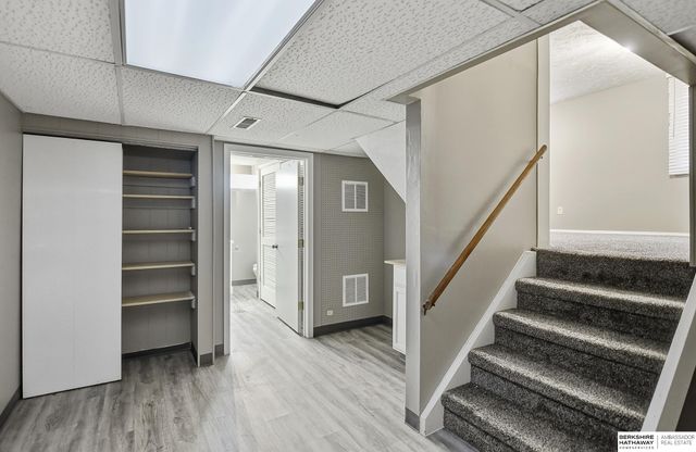 7211 Park Crest Drive, La Vista, NE 68128