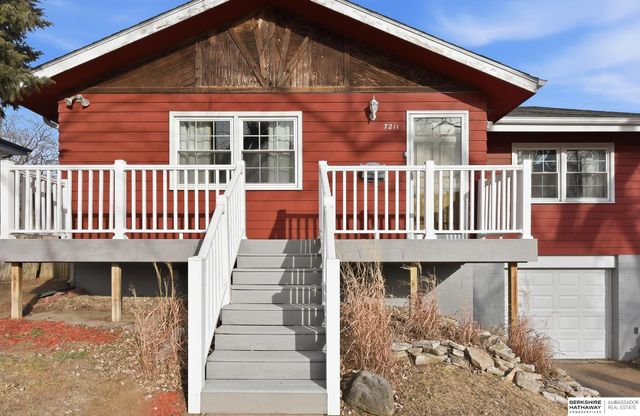 7211 Park Crest Drive, La Vista, NE 68128