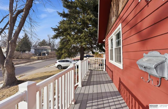 7211 Park Crest Drive, La Vista, NE 68128