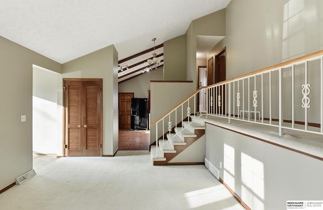 7211 Park Crest Drive, La Vista, NE 68128