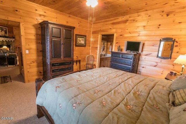 3390 Robeson Road, Sevierville, TN 37862