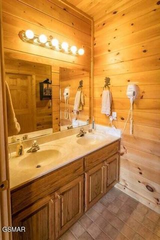 3390 Robeson Road, Sevierville, TN 37862