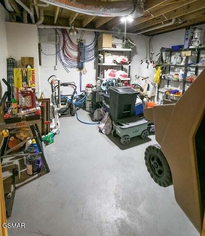 3390 Robeson Road, Sevierville, TN 37862