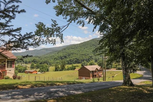 3390 Robeson Road, Sevierville, TN 37862