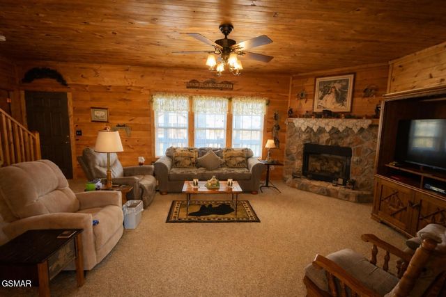 3390 Robeson Road, Sevierville, TN 37862