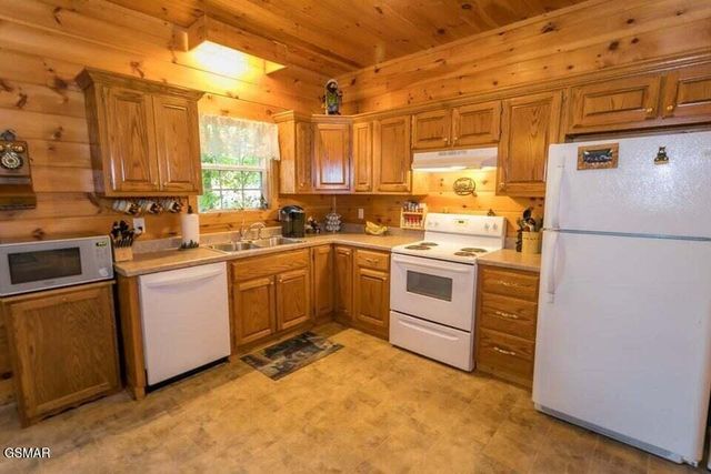 3390 Robeson Road, Sevierville, TN 37862