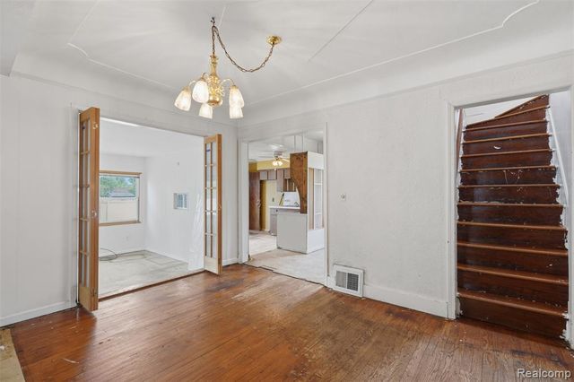 75 Preston Avenue, Waterford, MI 48328