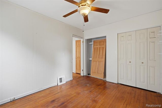 75 Preston Avenue, Waterford, MI 48328