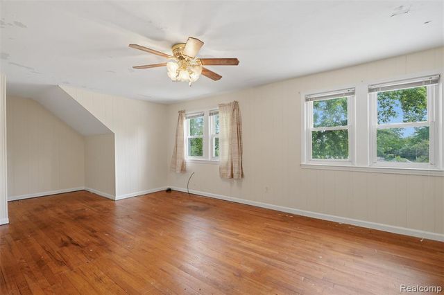 75 Preston Avenue, Waterford, MI 48328