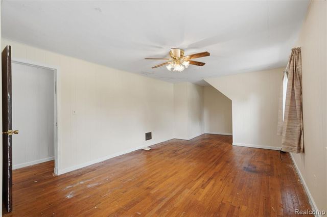 75 Preston Avenue, Waterford, MI 48328