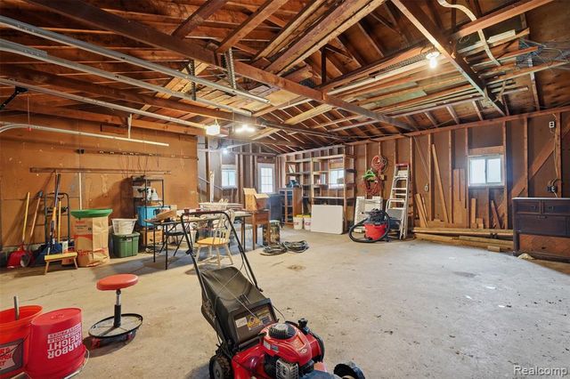 75 Preston Avenue, Waterford, MI 48328