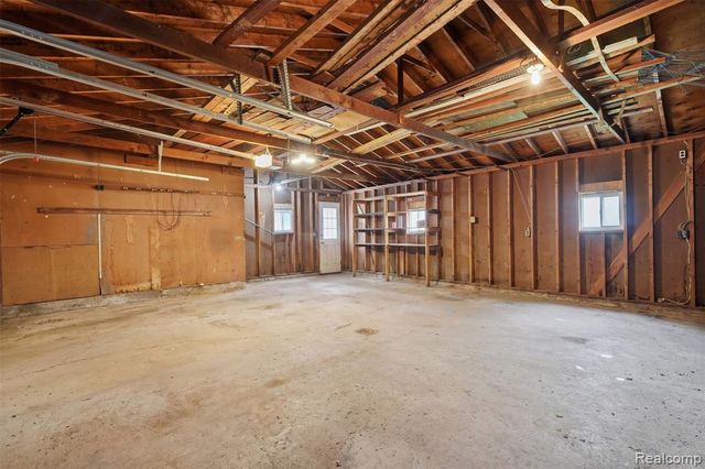 75 Preston Avenue, Waterford, MI 48328