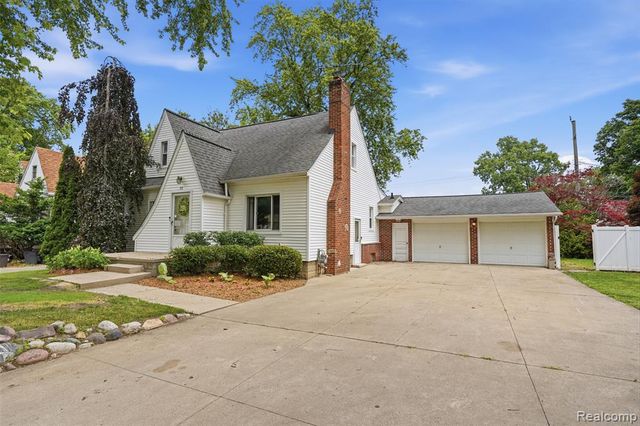 75 Preston Avenue, Waterford, MI 48328