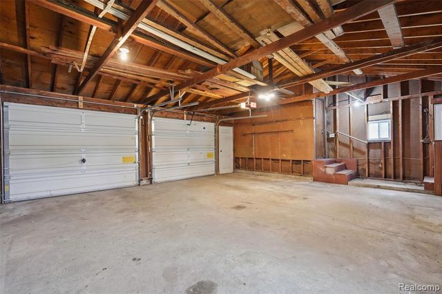 75 Preston Avenue, Waterford, MI 48328