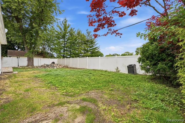 75 Preston Avenue, Waterford, MI 48328
