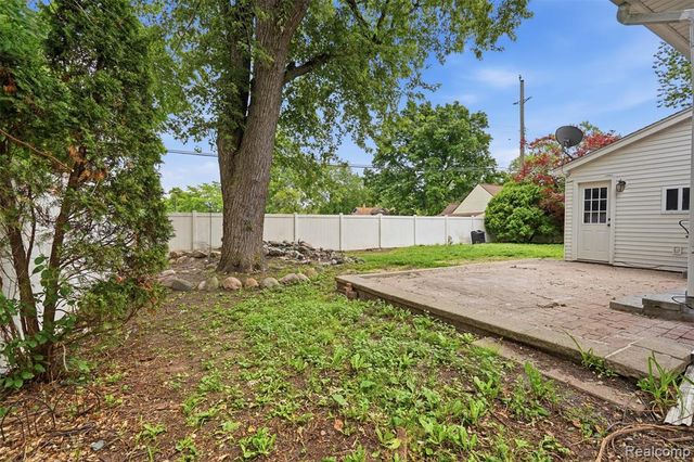 75 Preston Avenue, Waterford, MI 48328