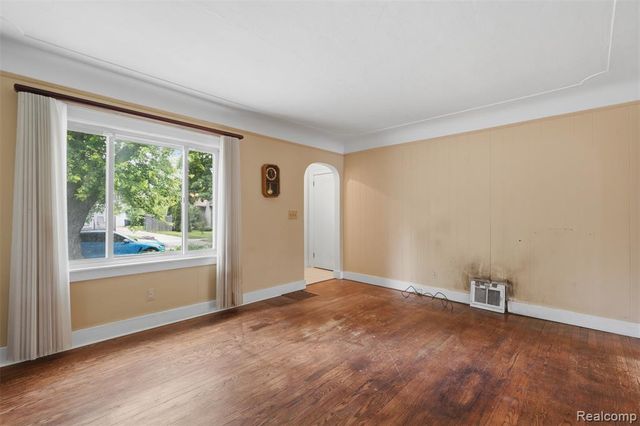 75 Preston Avenue, Waterford, MI 48328