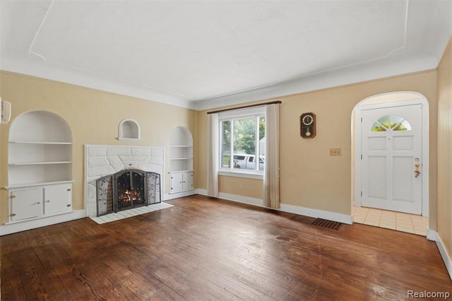 75 Preston Avenue, Waterford, MI 48328