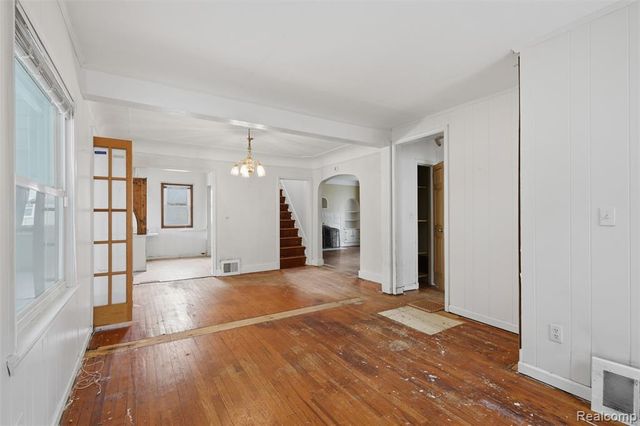 75 Preston Avenue, Waterford, MI 48328