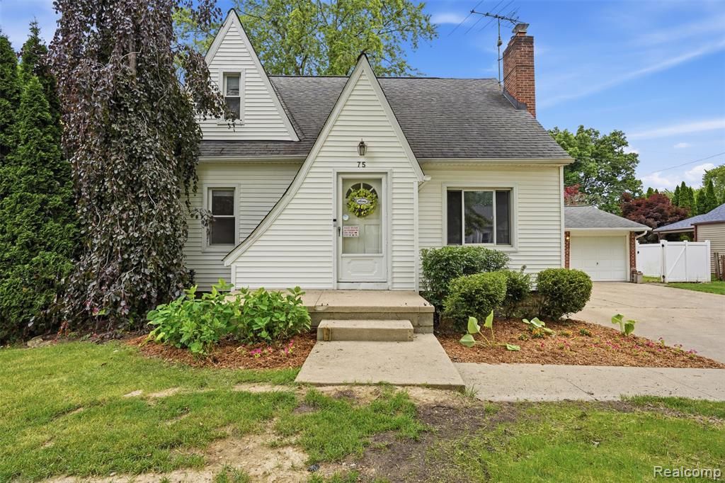 75 Preston Avenue, Waterford, MI 48328