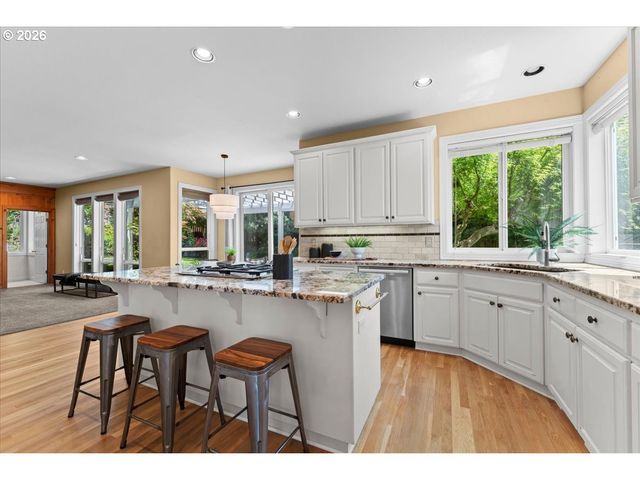 12892 Nw LORRAINE Dr, Portland, OR 97229