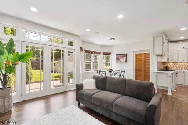 13 Glenview Rd, North Caldwell Boro, NJ 07006