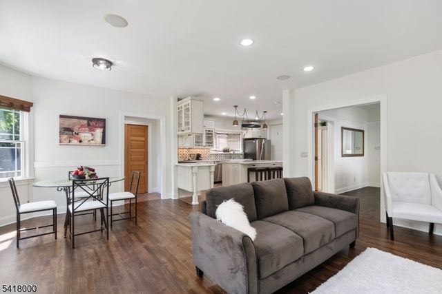 13 Glenview Rd, North Caldwell Boro, NJ 07006