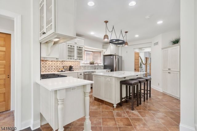 13 Glenview Rd, North Caldwell Boro, NJ 07006