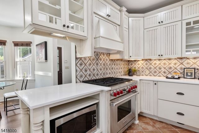 13 Glenview Rd, North Caldwell Boro, NJ 07006